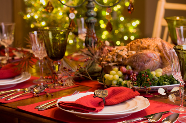 http://www.heavemedia.com/wp-content/uploads/2011/12/christmas-dinner-tablescape.jpg